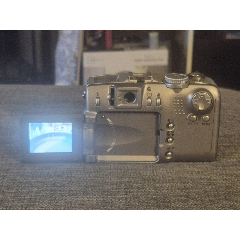⭐Canon Powershot G2 Silver 4.0MP 3x Zoom w/ 1 Canon battery + Camera Bag